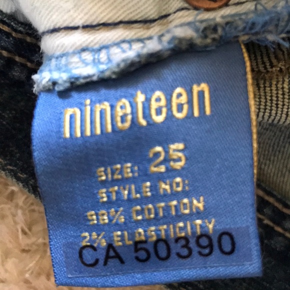 Super cute denim mini skirt - Picture 3 of 3